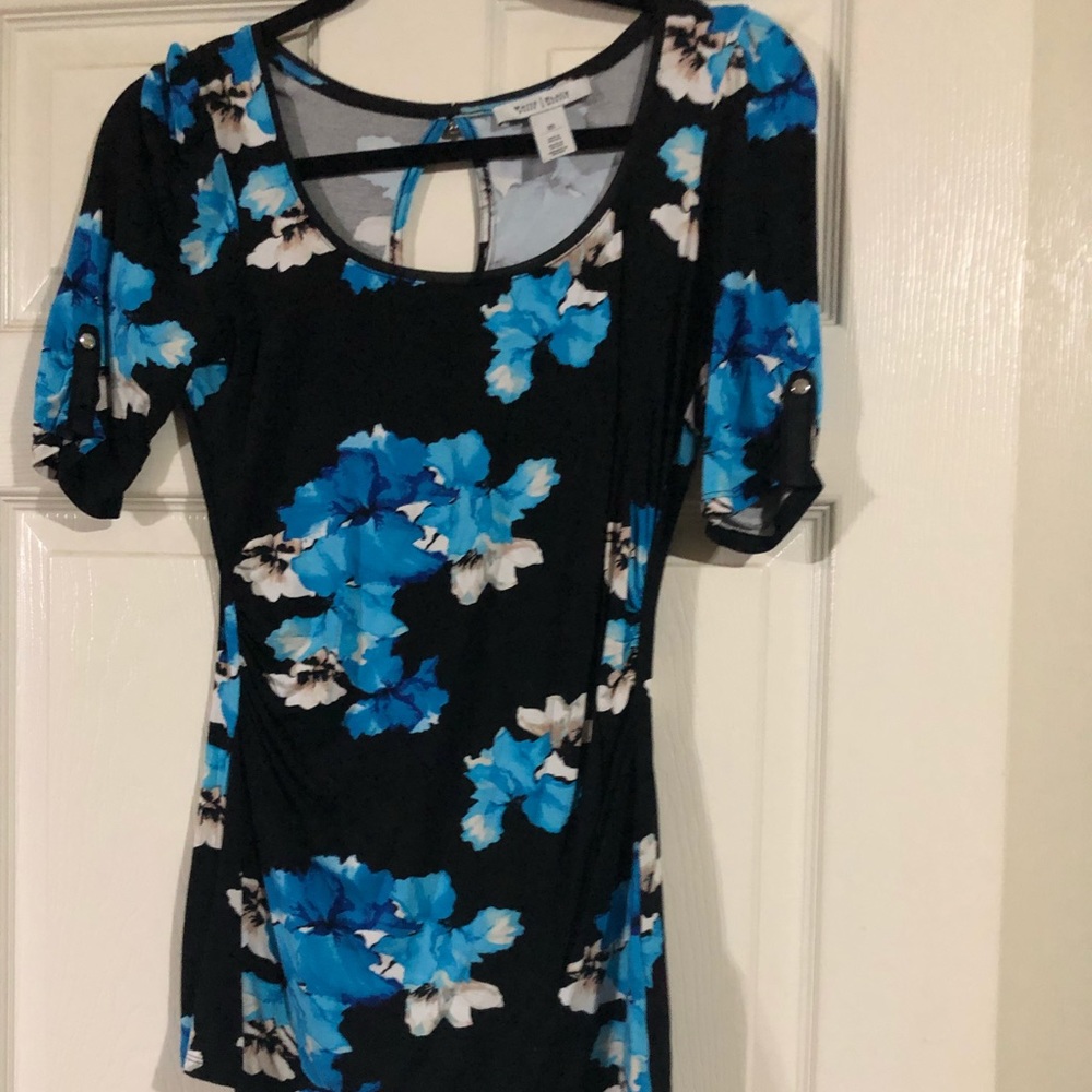 WHBM short sleeved flower top
